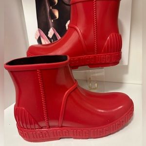New Ugg without box  the Drizlita Waterproof Rain kid Bootie  
Waterproof size 3